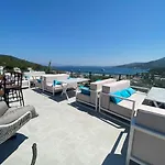 Olivia 3*